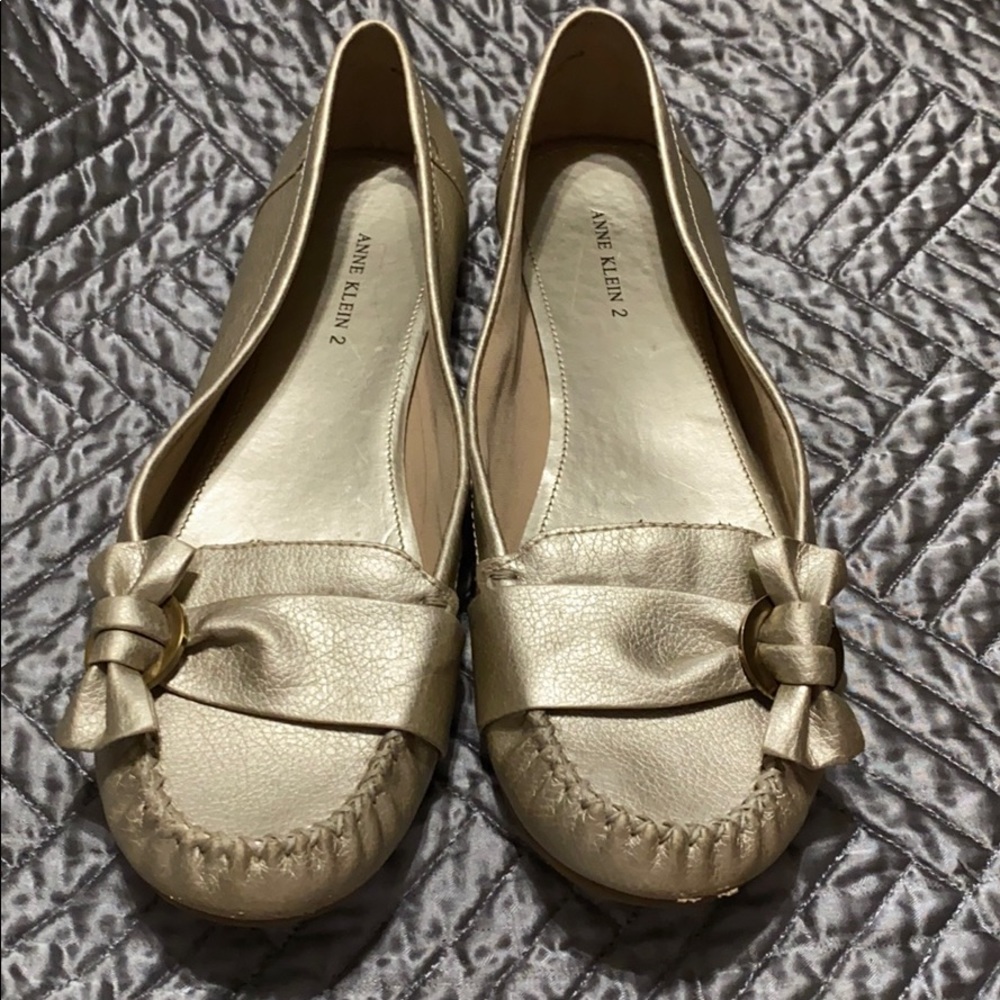 Anne Klein 2 Soft gold flats Size 9
